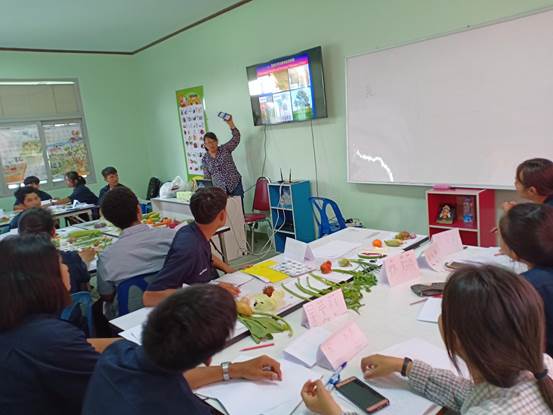 13、我院教师在泰国分院园艺技术专业课程教学