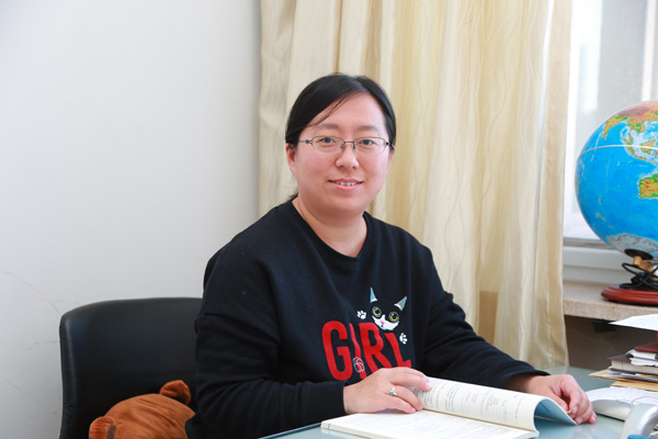 张天琪老师荣获北京菜篮子集团奖教金优秀教师耿红莉老师荣获北京市